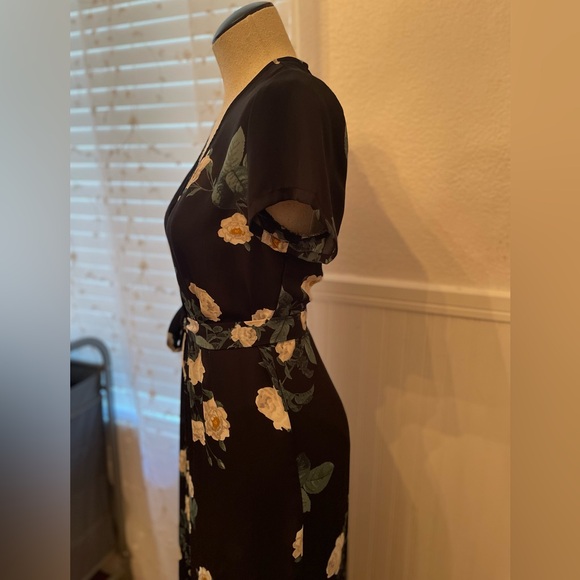 VICI Yasmin Floral V-Neck Maxi Dress - Picture 6 of 9